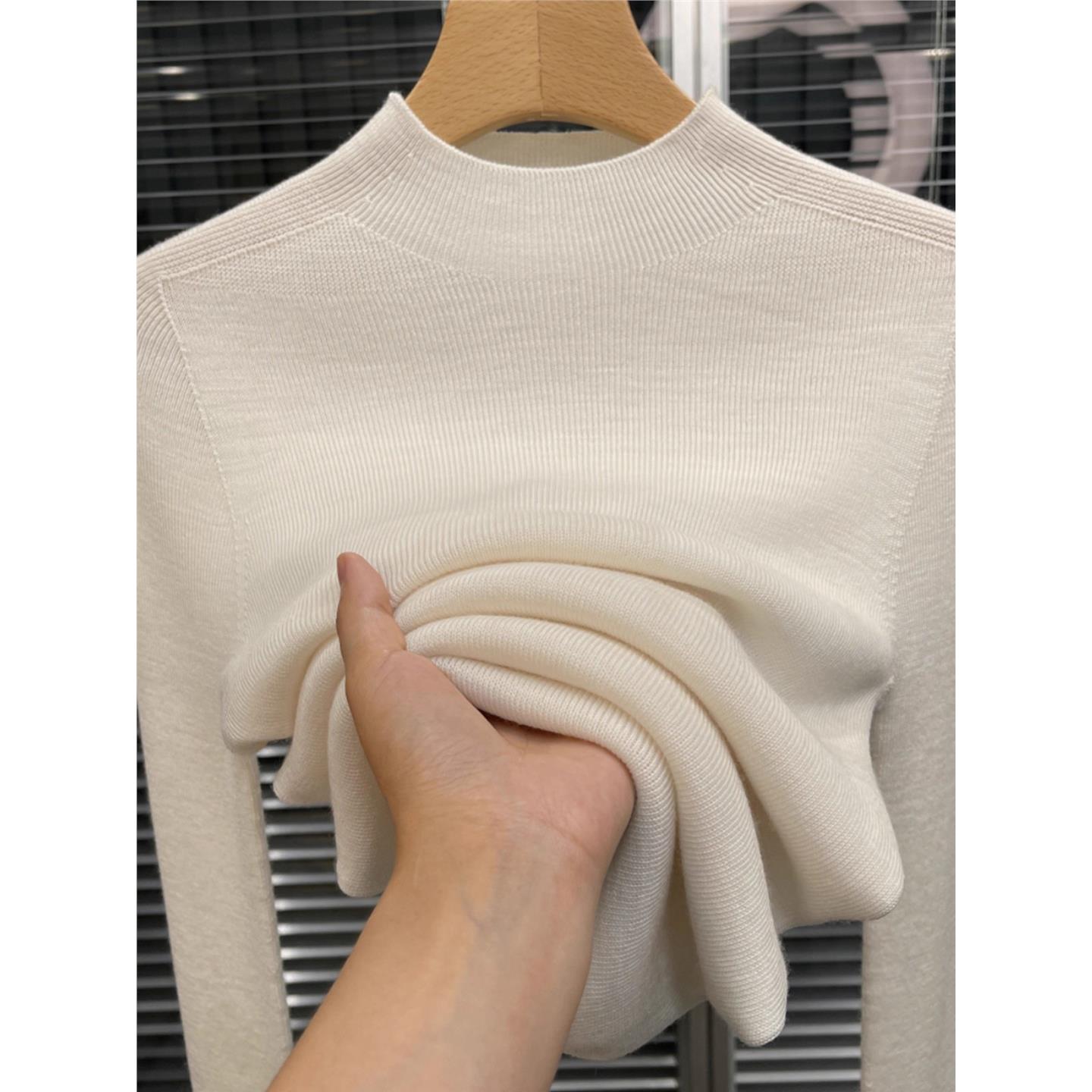 爆款无缝一体显瘦软糯半高领针织打底衫女士秋冬新款修身内搭毛衣