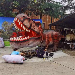 大型仿真恐龙户外霸王龙模型会动会叫硅胶软体景区房地产摆件厂家