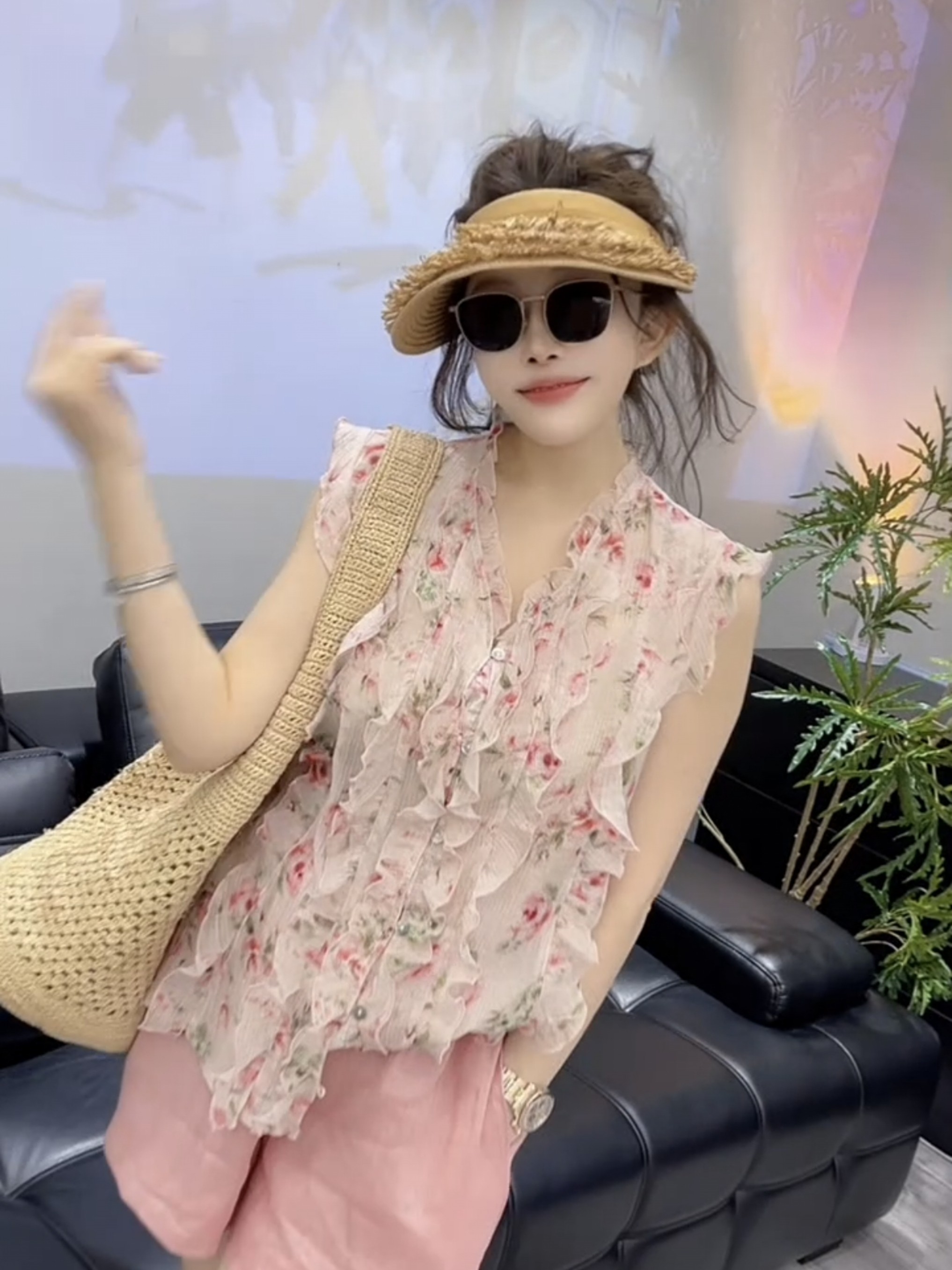 夏日洋气法式田园风碎花木耳边V领无袖衬衫女减龄显白雪纺上衣潮