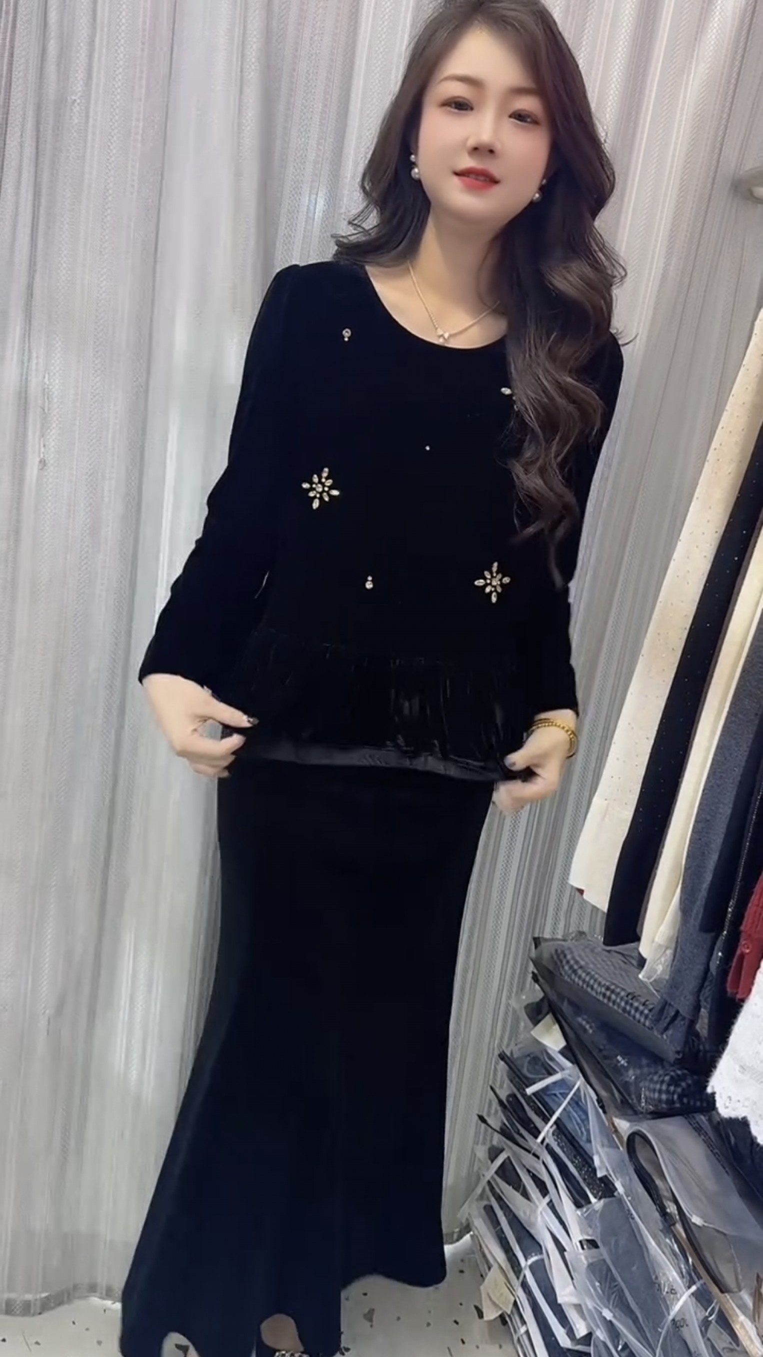 高端丝绒衬衫女镶钻长袖T恤女时尚百搭减龄何叶边收腰上衣打底衫