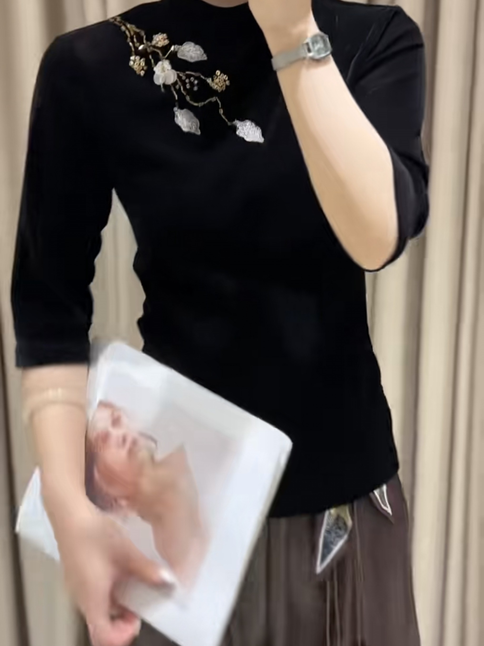 高端欧货2026秋复古小众立领刺绣花朵丝绒T恤女修身洋气打底上衣