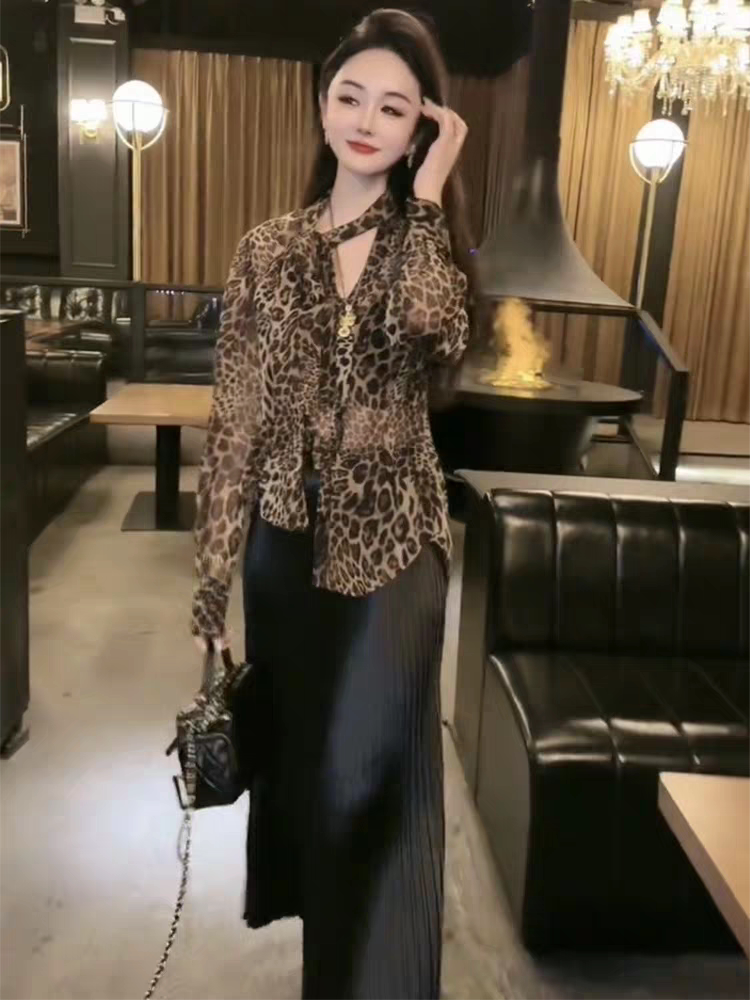 高级感法式豹纹上衣女2026春季新款气质V领飘带洋气雪纺显瘦上衣