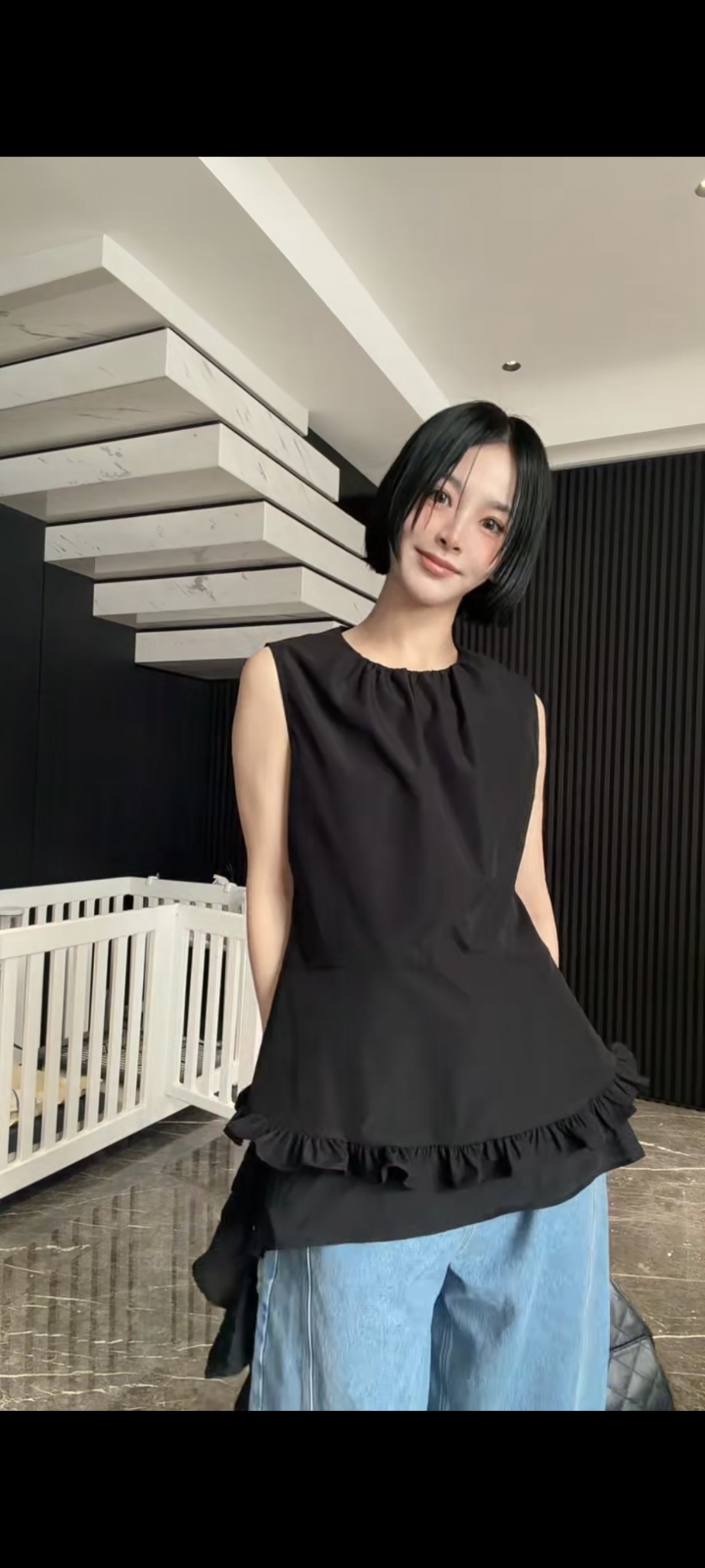 法式黑色木耳花边无袖衬衫女春夏新款圆领宽松飘带设计感背心上衣
