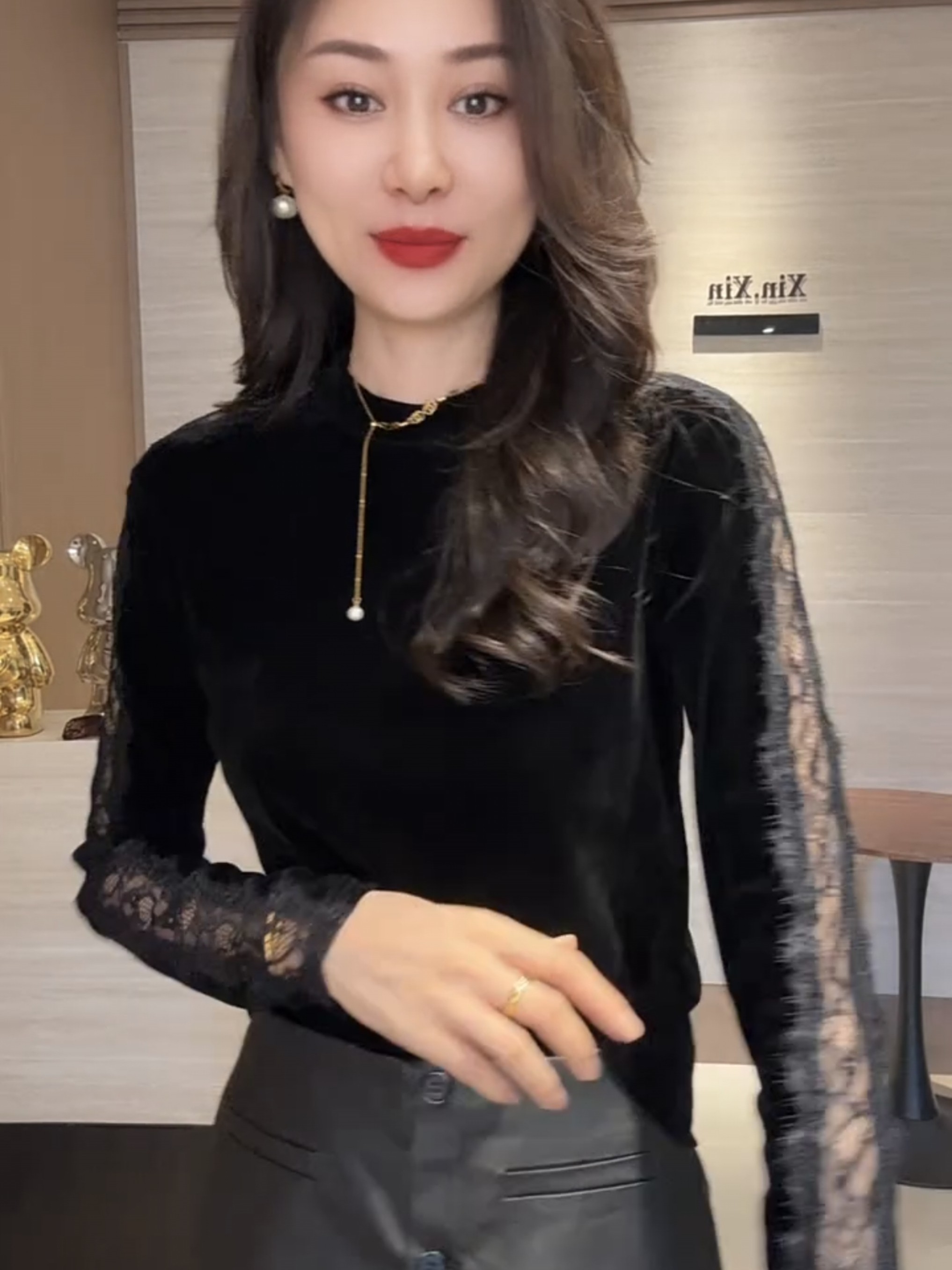 欧货蕾丝拼接丝绒T恤衫女半高领镂空设计内搭修身打底衫黑色上衣