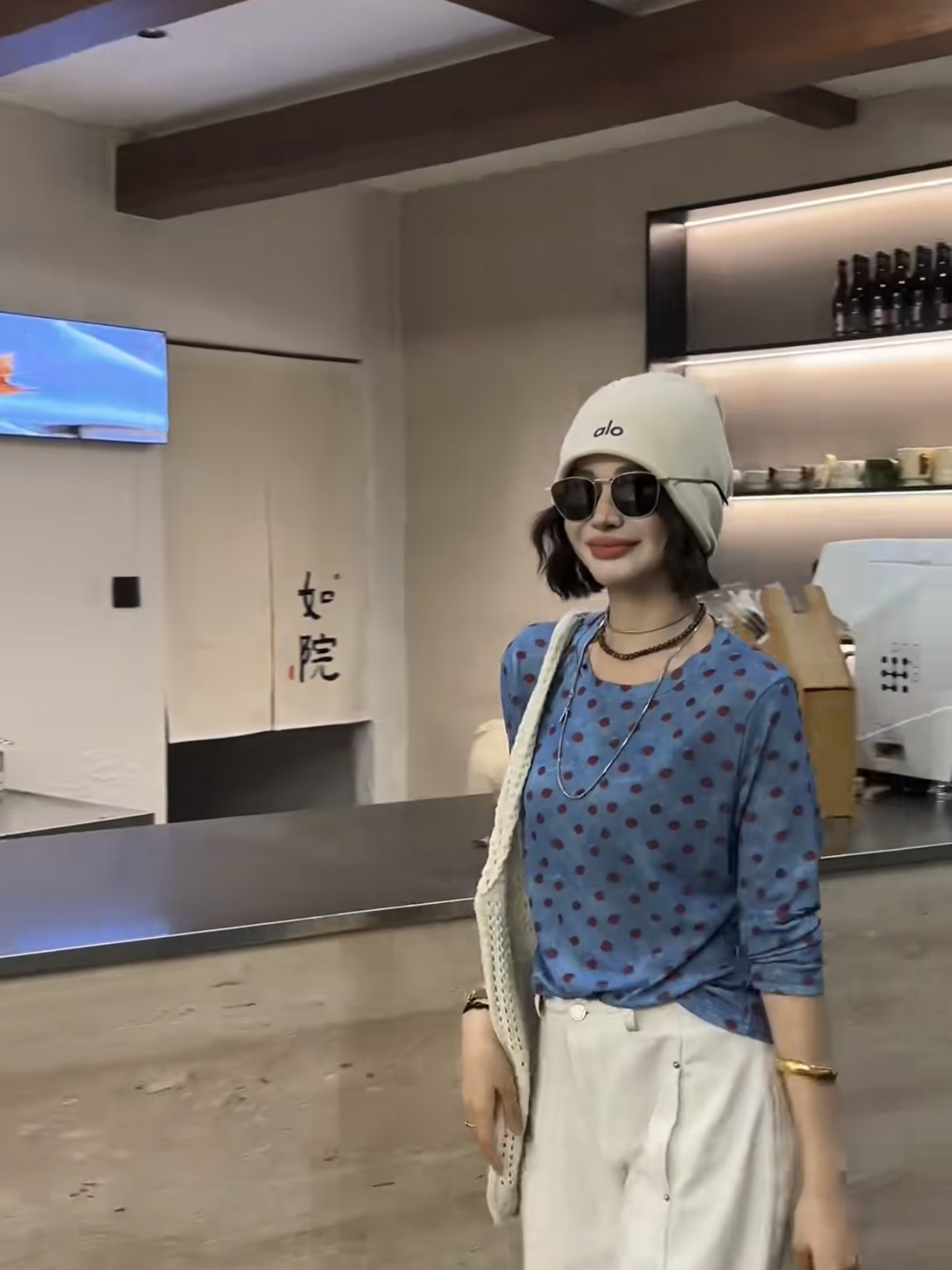 韩版时尚蓝色波点长袖T恤女秋季款修身独特超好看松驰感网纱上衣