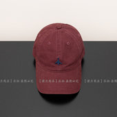 复古酒红色简约小标刺绣鸭舌帽女韩版 梁月商店 逛街遮阳棒球帽男
