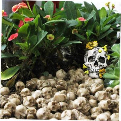 Halloween flower POTS decorated with skull resin ornaments