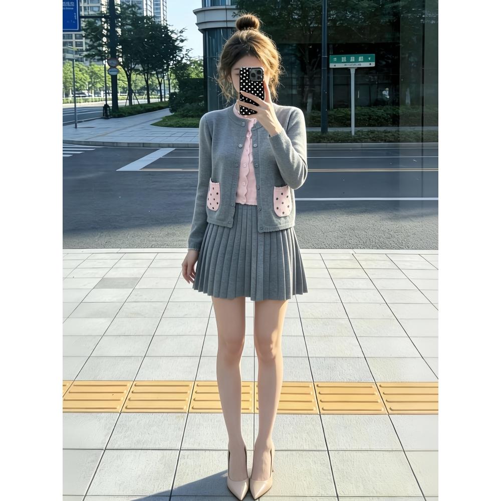 假两件毛衣外套女秋冬新款设计感慵懒风减龄针织开衫百褶裙套装潮