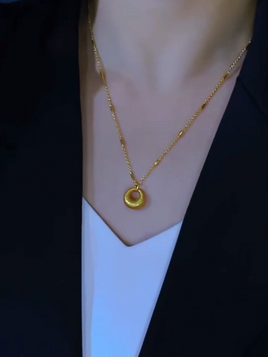 简约时尚复古拉丝平安扣吊坠项链配饰女轻奢小众高级感百搭锁骨链