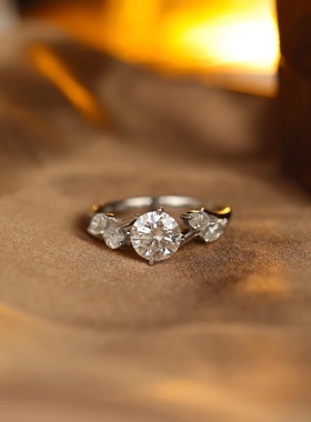 艺升缘珠宝云心戒指定制S925银一克拉莫桑石女士钻戒原创设计