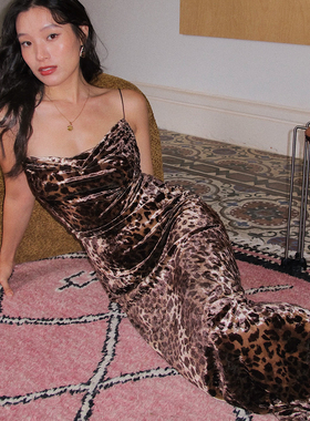 ooh itch痒痒 丝绒豹纹印花吊带连衣裙女修身显瘦性感露背长裙