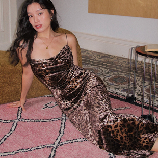 显瘦性感露背长裙 丝绒豹纹印花吊带连衣裙女修身 ooh itch痒痒