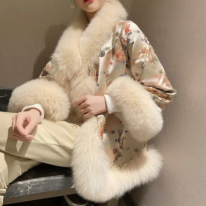 2025冬新款中国风仿狐狸毛皮草外套女宫廷缎面中长款钉珠唐装斗篷