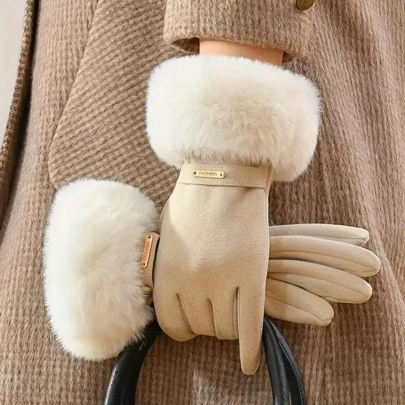Lady's winter gloves made of warm wool with touch screen