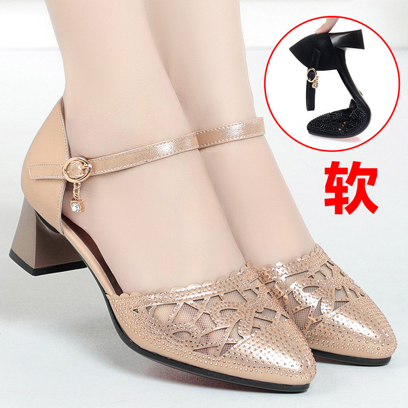 妈妈鞋子软底2021年q新款夏季中年女士一字式扣带镂空粗跟包头凉,女鞋,时装凉鞋,淘宝优惠券,粉丝福利购,淘宝优惠卷