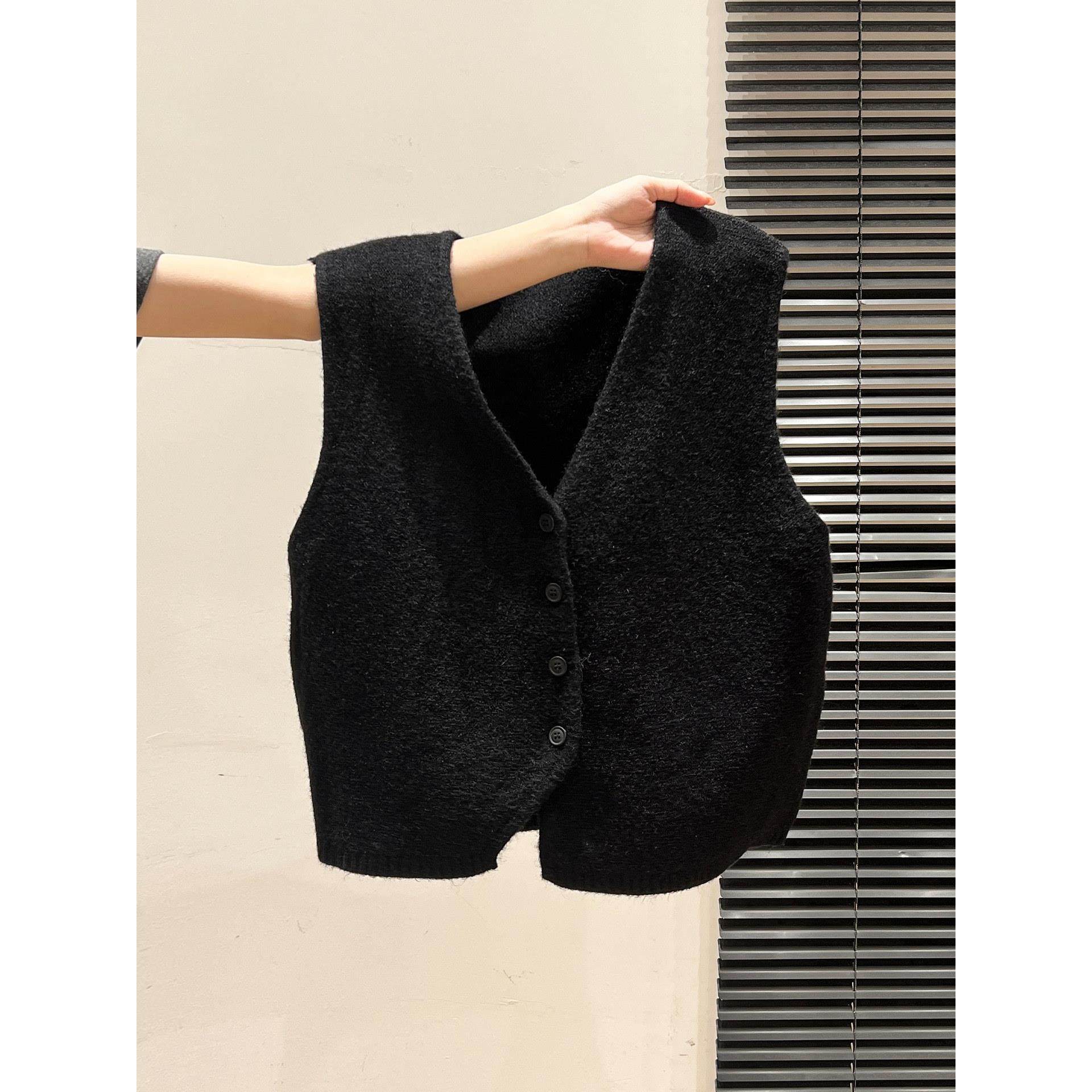 小个子短款针织马甲背心女秋冬韩国小众叠穿黑色小坎肩毛衣马夹