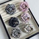 轻奢高级感小香风山茶花胸针女气质潮流百搭毛呢大衣西装 别针配饰