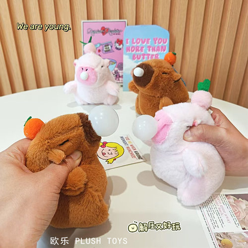 新款摇一摇有声音又吹泡泡的卡皮巴拉毛绒挂件钥匙扣水豚玩偶公仔