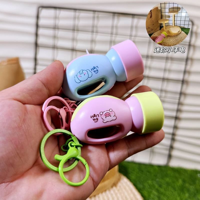 钥匙扣挂饰可爱手电筒灯创意礼品