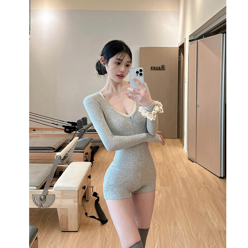 性感灰色紧身长袖瑜伽连体服女春季收腰显瘦运动健身休闲包臀短裤