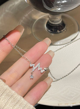 棉左合金女轻奢满钻爱心锁骨链