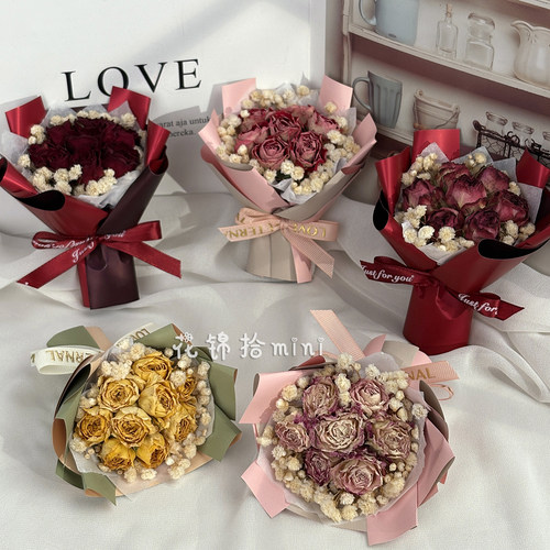 玫瑰满天星迷你干花车载小花束