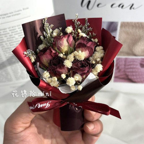成品小花束玫瑰满天星毕业季迷你