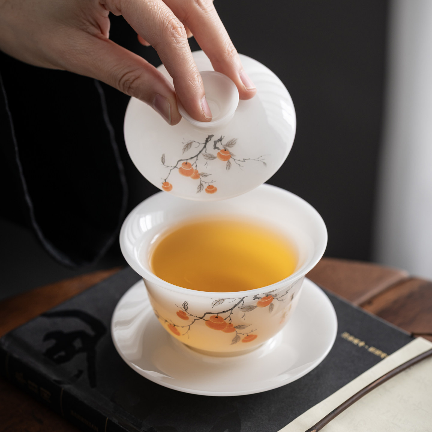冰种璞玉贴花盖碗泡茶器德化白瓷柿子三才泡茶碗山水画手抓碗防烫