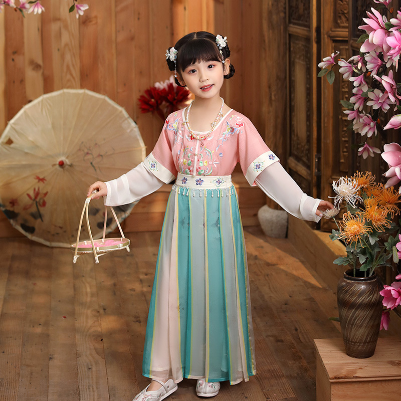 新款儿童汉服中女童装刺绣花坦领