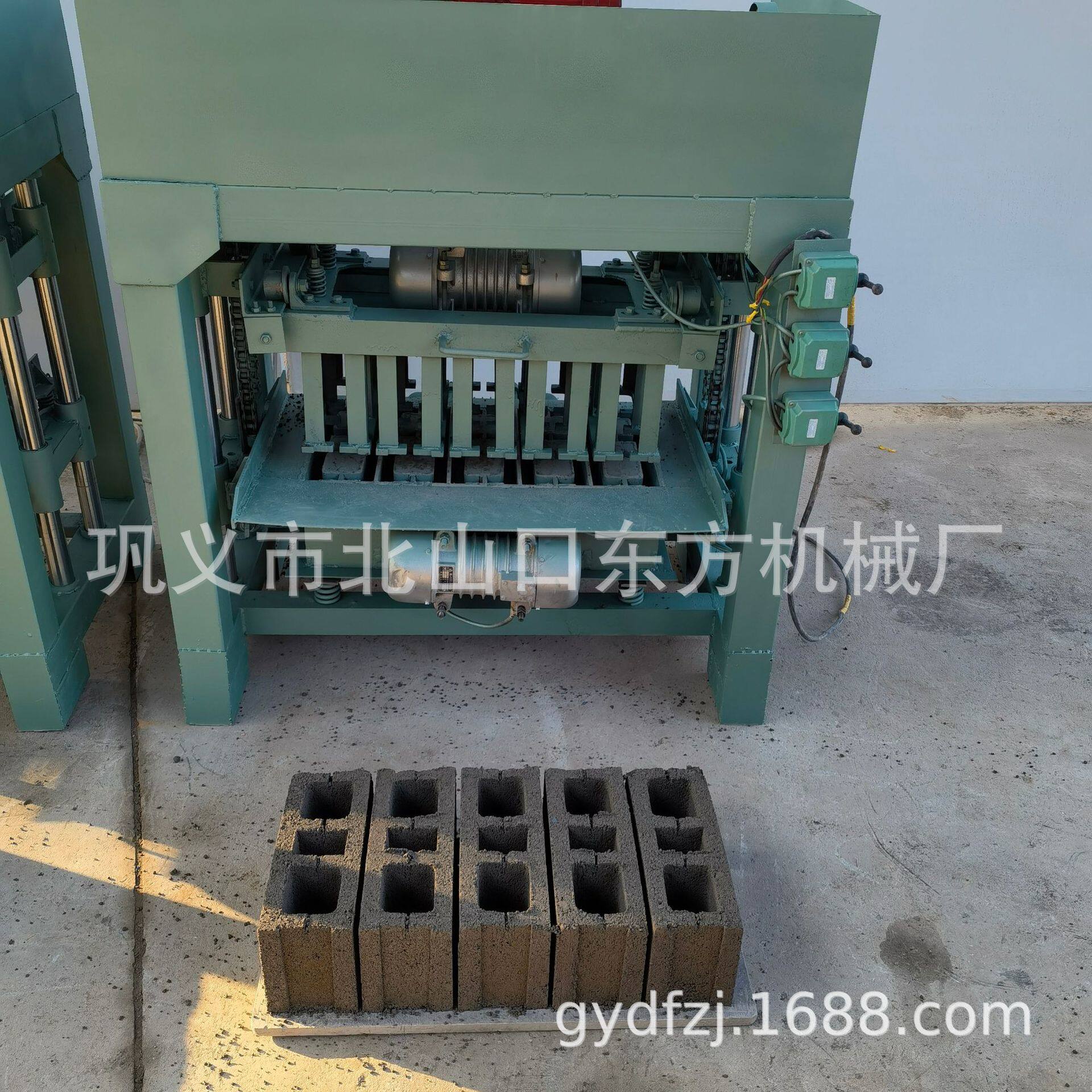 4-35B制作2B机400-150-200三孔空心砖电动制砖价格优惠一机多用