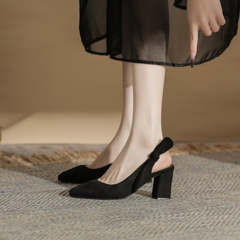 2024新款尖头粗跟高跟鞋大码41一43加肥加宽绒面黑色通勤女单鞋