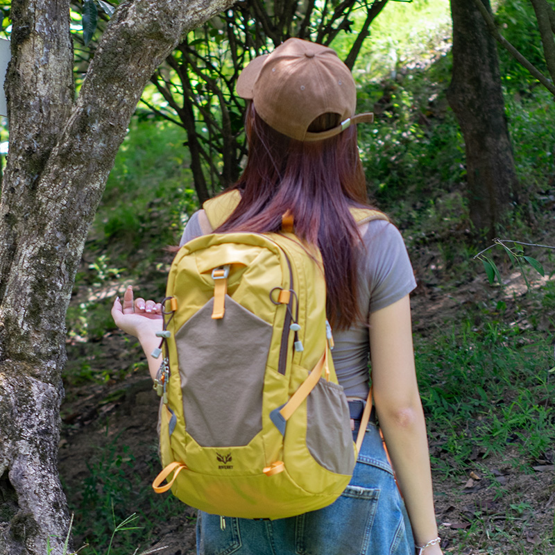 户外轻量化徒步登山包女轻便短途旅行30升大容量爬山背包旅游防水