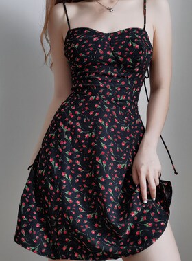 Sup法式小众油画感玫瑰碎花绑带吊带连衣裙收腰少女短裙度假沙滩