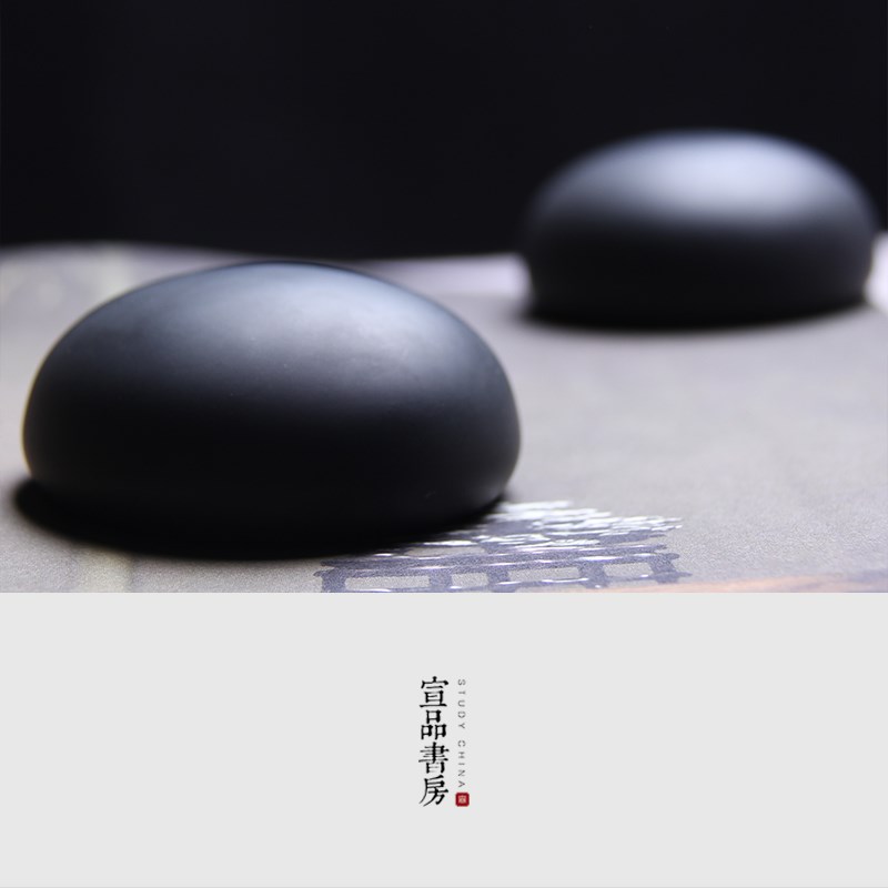 3寸圆形镇纸石头打磨珠圆玉润天然原石小摆件文镇镇纸 创意设计可