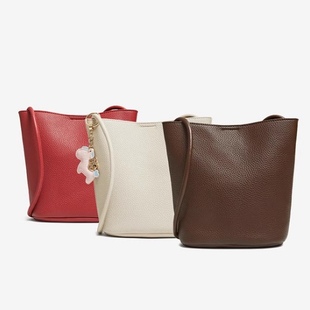 专柜正品 女包百搭水桶包简约通勤单肩包TY084AX6 百思图2026春新款