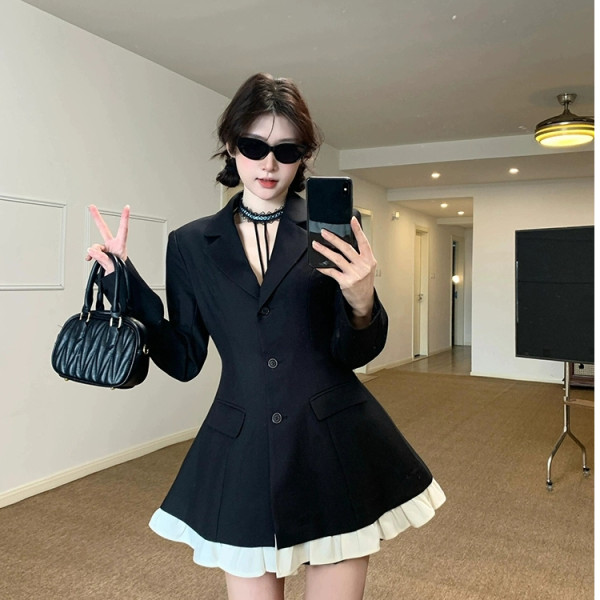 高级感赫本风v领收腰显瘦连衣裙