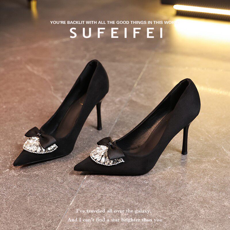 苏妃妃2026春新款黑色高跟鞋女细跟水钻蝴蝶结尖头气质高级不累脚