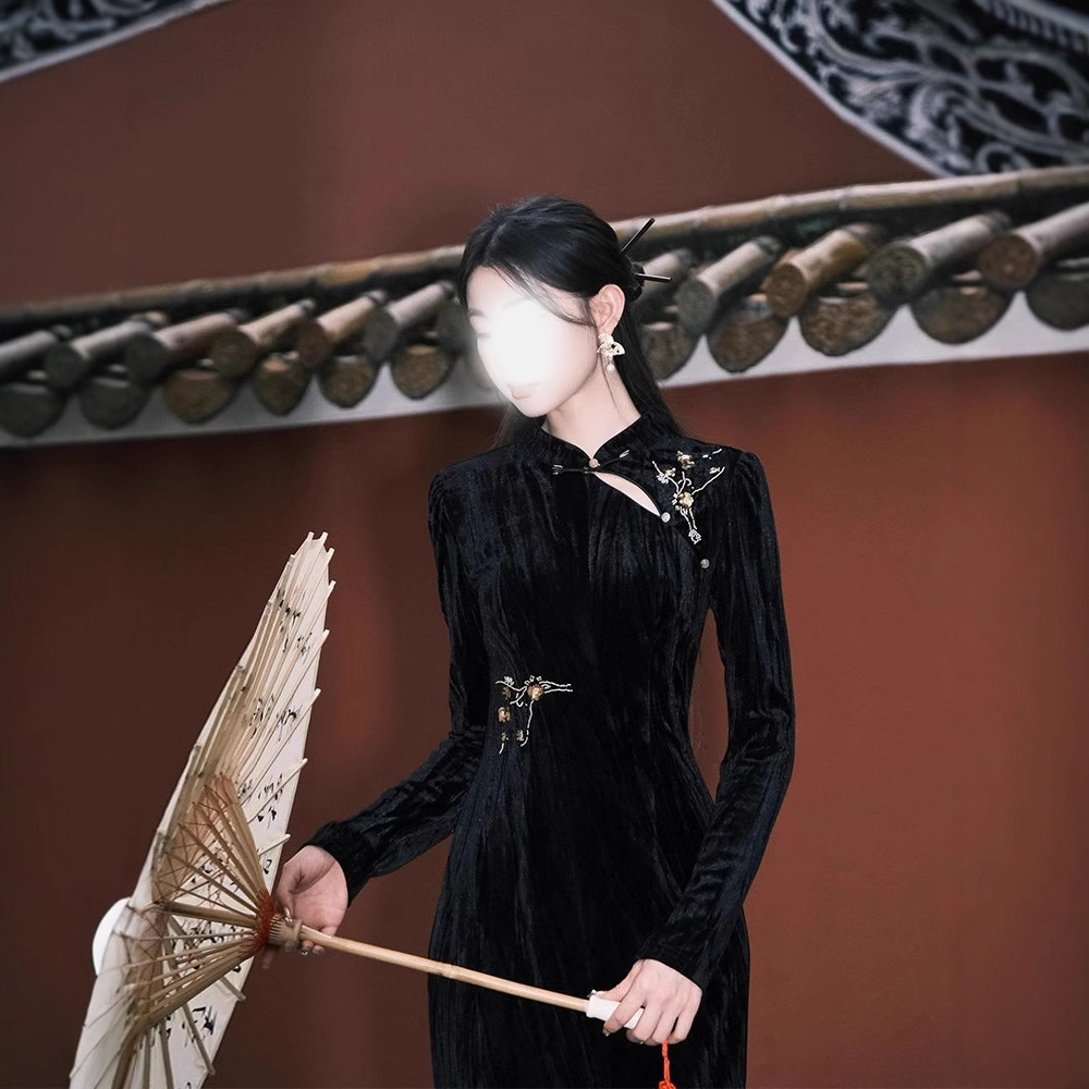 织素羽新中式国风秋冬改良汉服温婉气质复古丝绒旗袍连衣裙女日常