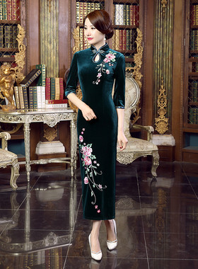 新款绿色丝绒中袖旗袍刺绣孔雀修身时尚长款气质礼服旗袍T0019-C