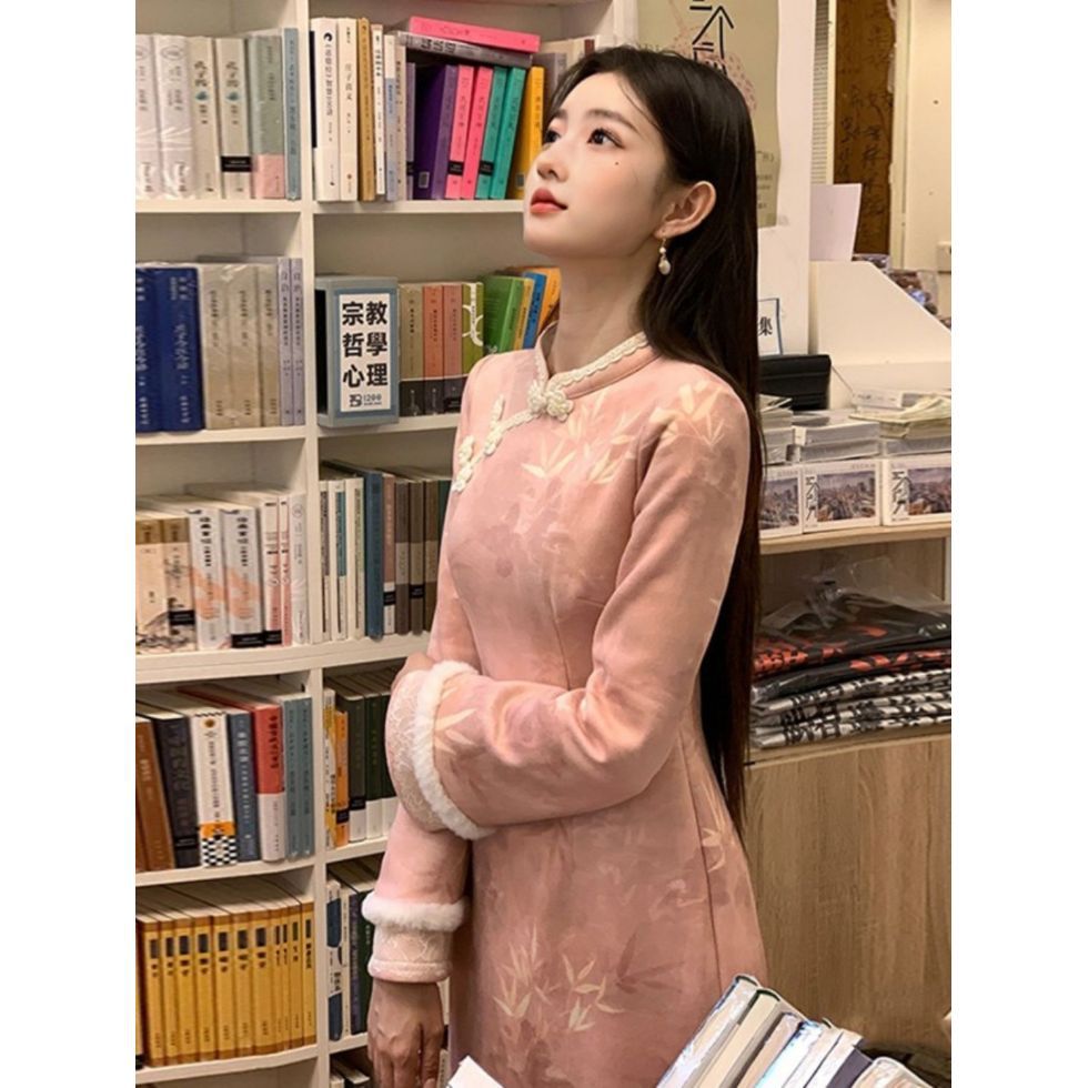 新中式女装粉色水墨画旗