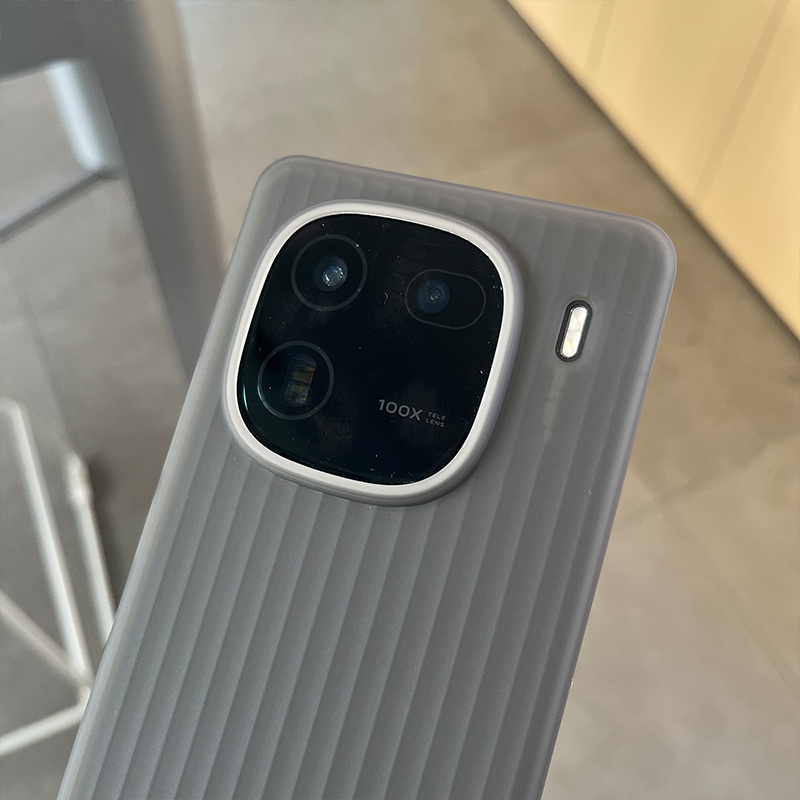 适用于iQOO12手机壳行李箱波纹款软壳磨砂轻薄简约经典防摔防滑大孔版镜头圆弧边透色不留指纹手汗保护壳