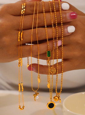 法式设计款蝴蝶结罗马圆牌项链女轻奢百搭钛钢镀金锁骨链配饰