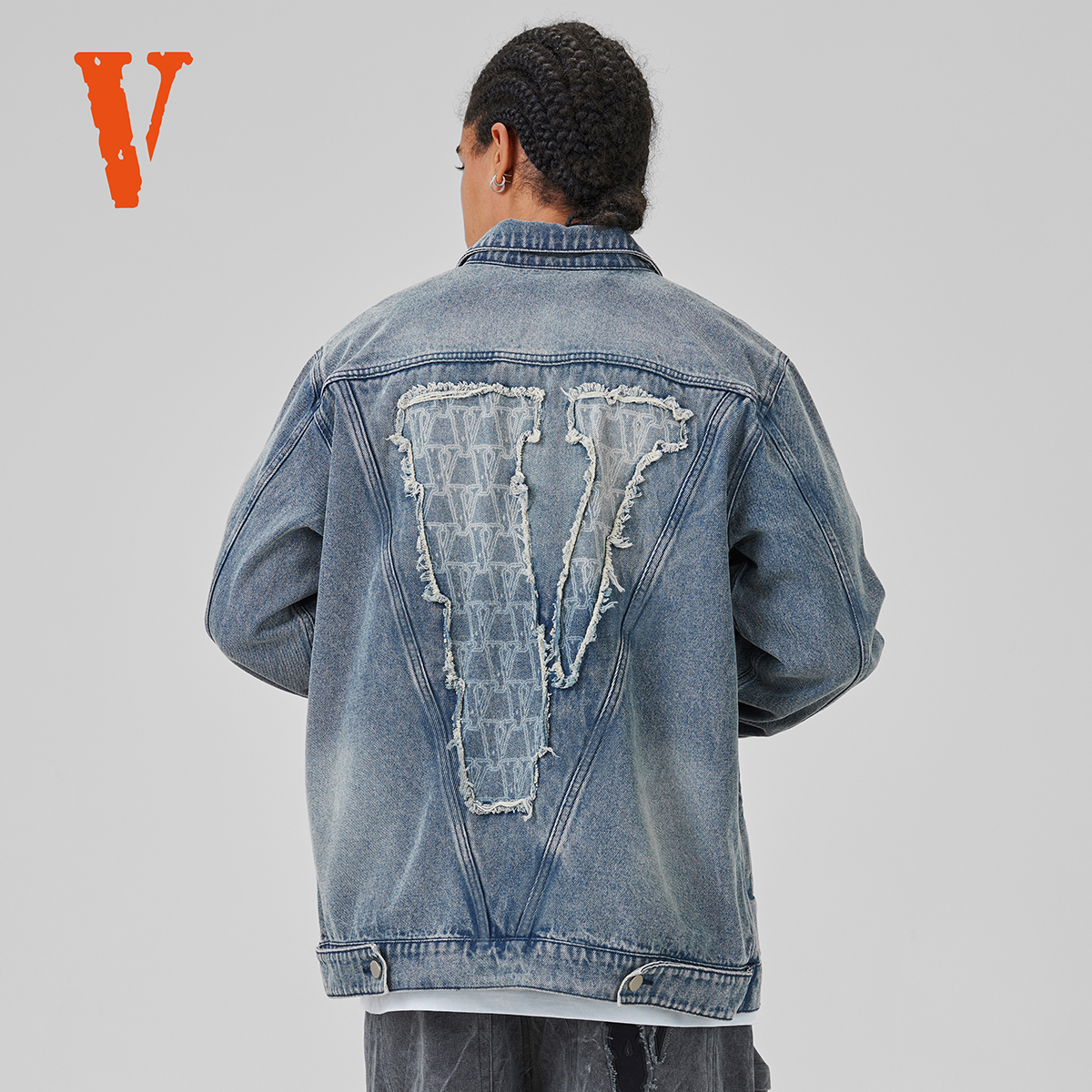 VLONE 大logo系列 背面大v破坏风贴布翻领开衫牛仔外套 男女同款