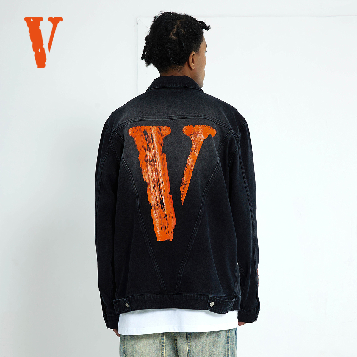 VLONE破坏大V字Logo印花刺绣渐变水洗做旧宽松牛仔外套男女同款