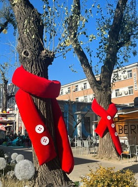 2026新年大树围巾装饰元旦户外布置拍照摆件大树装饰美陈打卡围巾