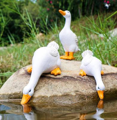 户外仿真动物可爱喝水鸭子摆件庭院花园水池鱼池水景装饰造景布置