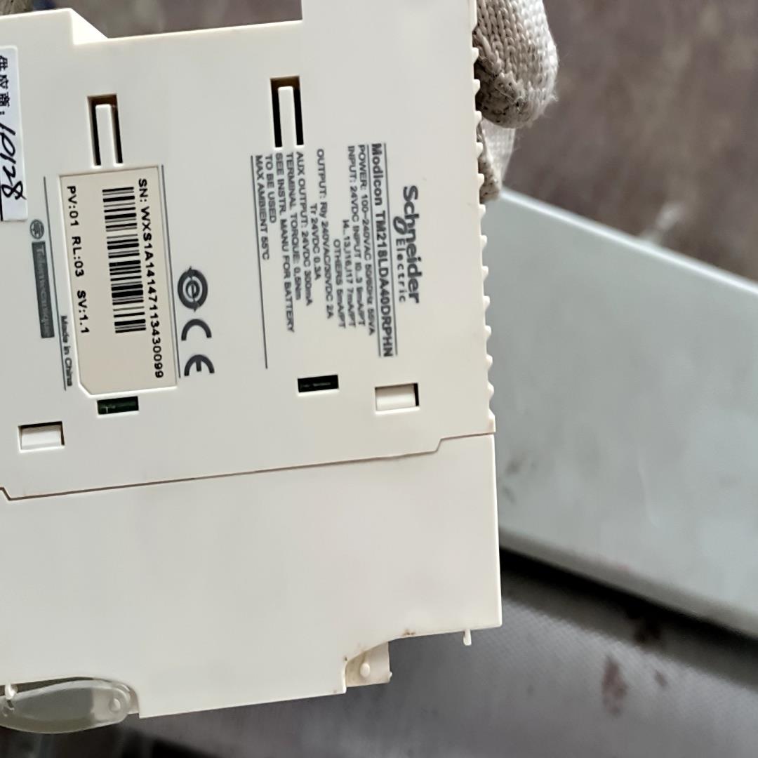 施耐德PLC ，TM218LDA40DRPHN  成色如图