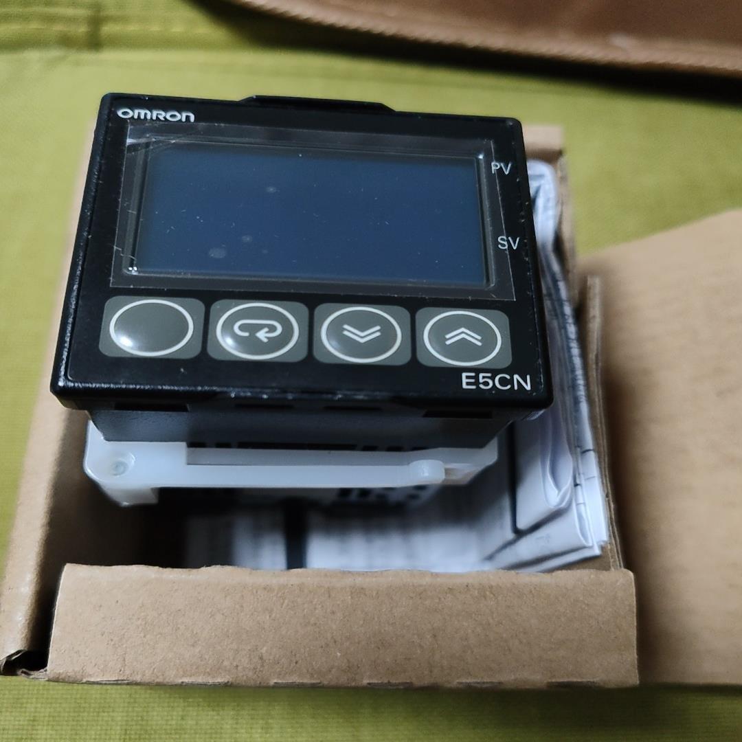 E5CN-R2T温度控制仪,原产E5CN