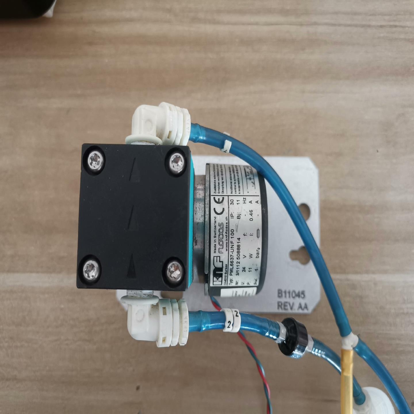 KNF无刷直流水泵PML6637一UNF100，24V，实物