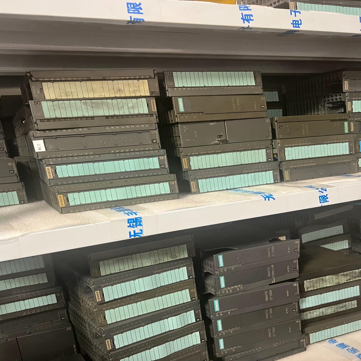 西门子PLC模块 300系列 原装 功能好 需要联系。